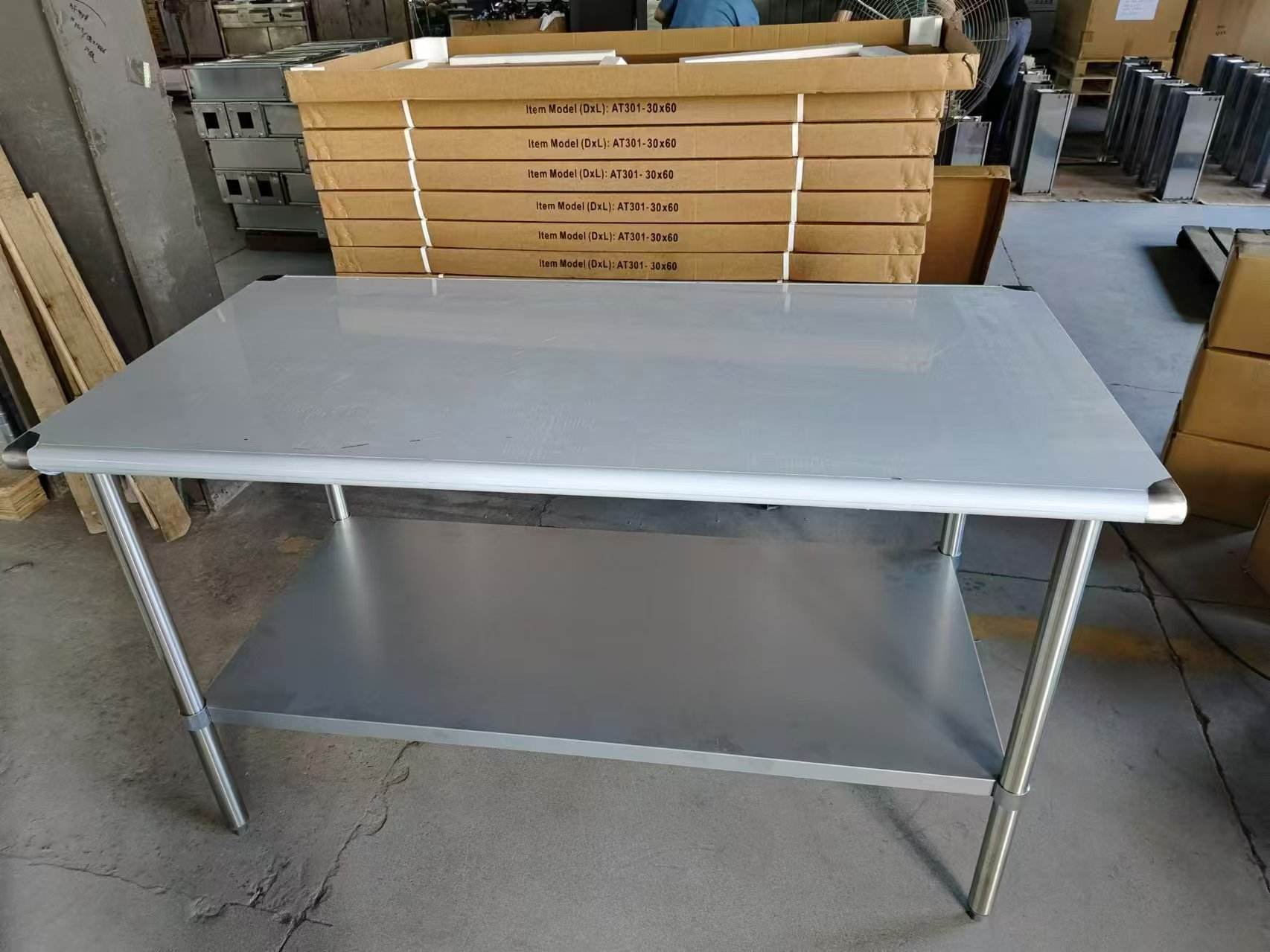 Mesa de trabajo de la cocina de acero inoxidable con ruedas