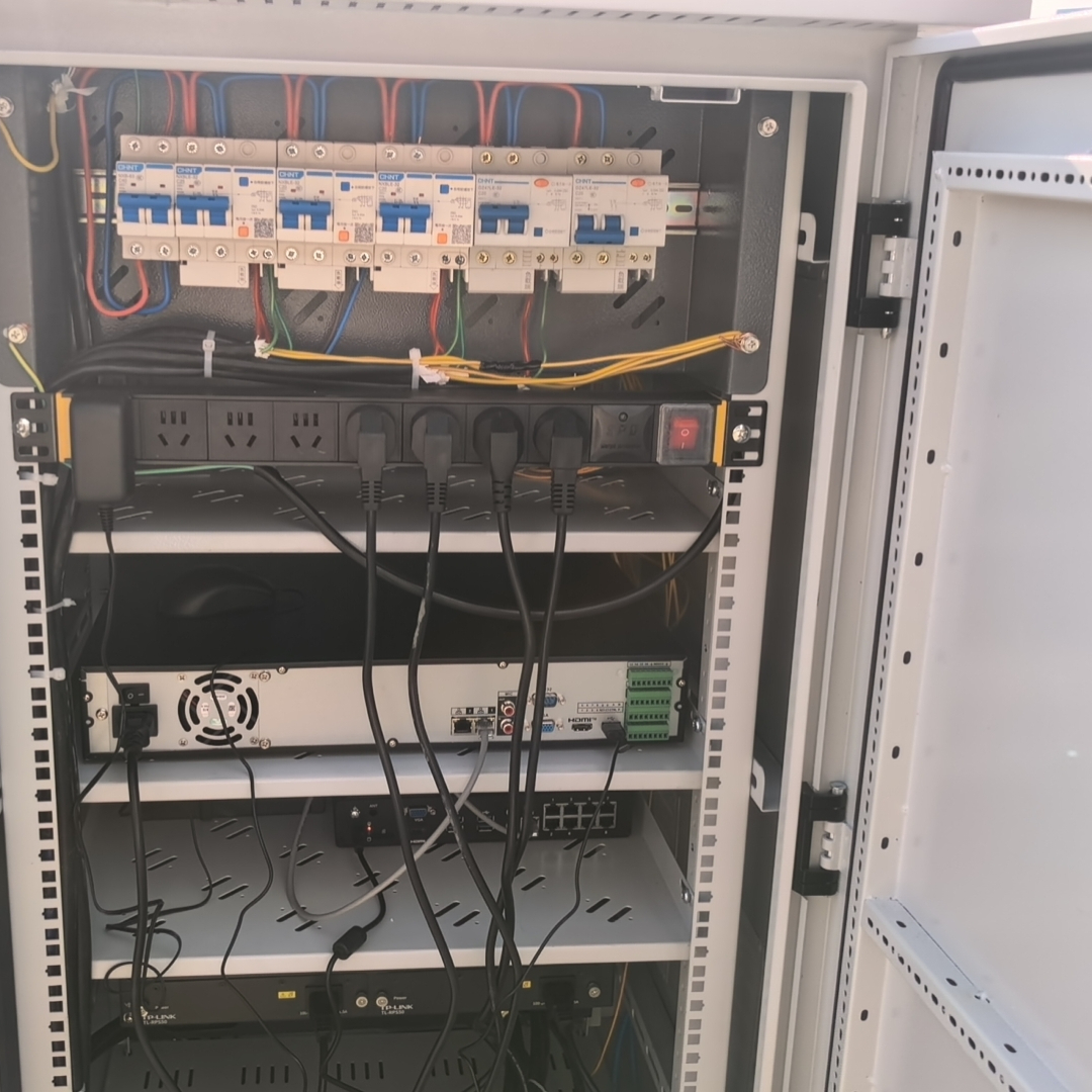 Maximidel espacio y la seguridad: innovaciones en el diseño del gabinete del centro de datos