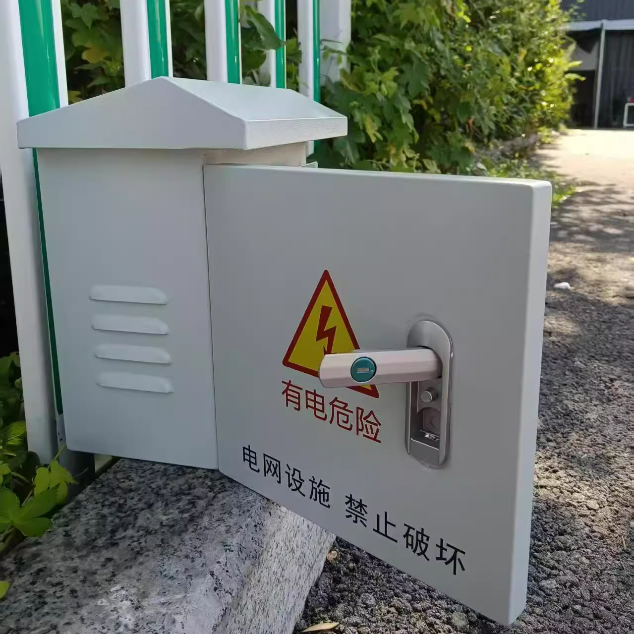 Eco-Friendly Robot Base Cabinet recclosure: Sustainable Options for Green Manufacturing (en inglés)